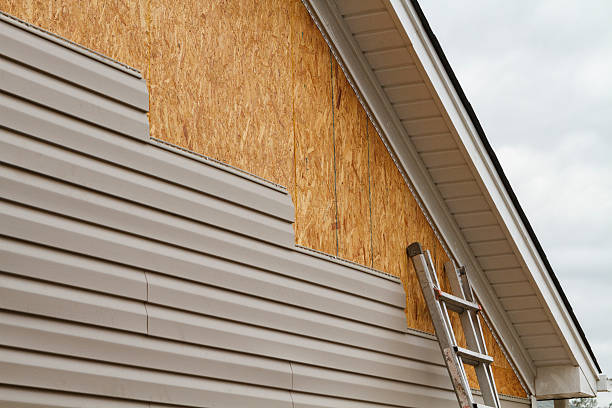 Professional Fiber Cement Siding technician working in Jefferson, MD